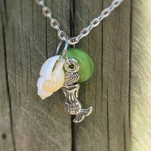 Gorgeous Mermaid Charm Necklace!